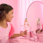 Barbie Deluxe Style utka v pastelno rožnati Barbiecore obleki