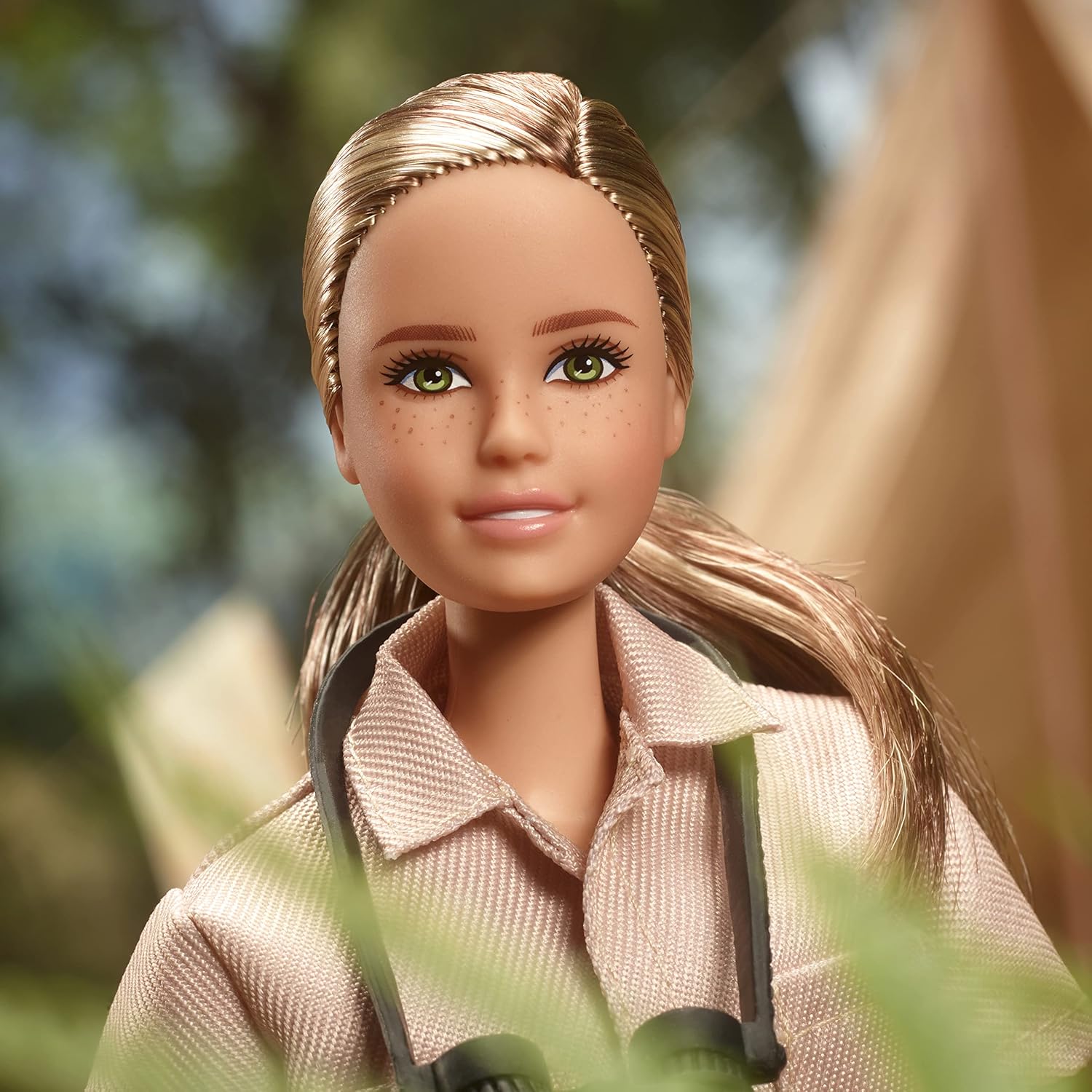 Mattel Barbie - Д-р Джейн Гудол, етолог и консерватор (HCB82)